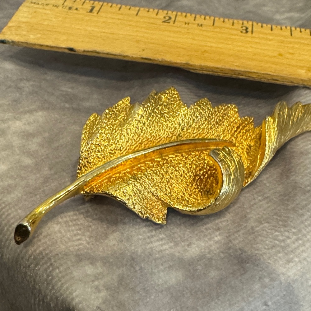 Vintage Coro Gold‎ Leaf Decorative Pin